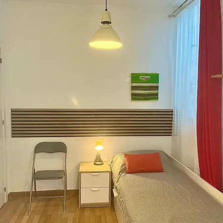 Vista Plaza Falla 카디스